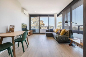 Terra Cotta - Brunswick Retreat with Breezy Balcony